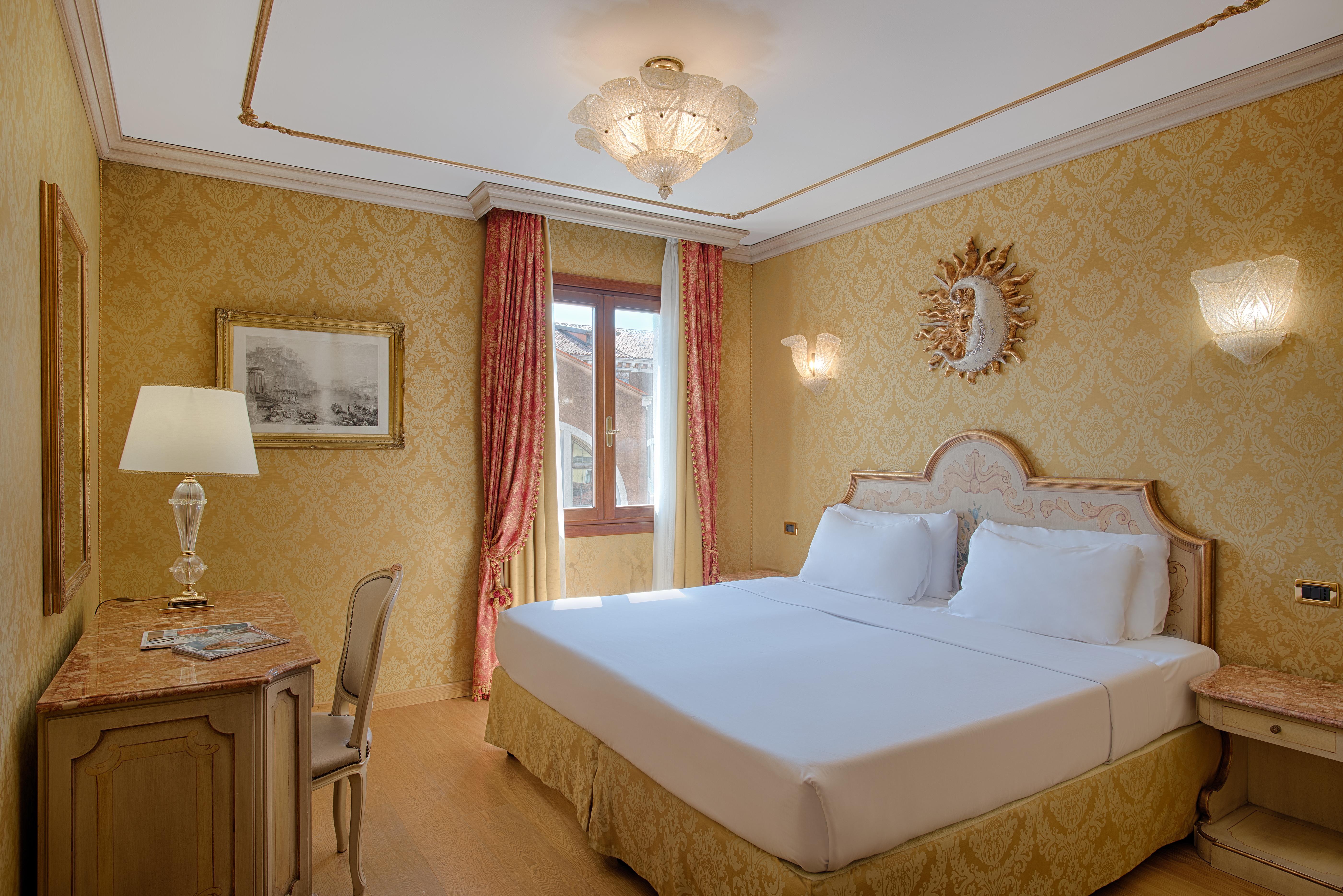 Hotel NH Venezia Santa Lucia Esterno foto