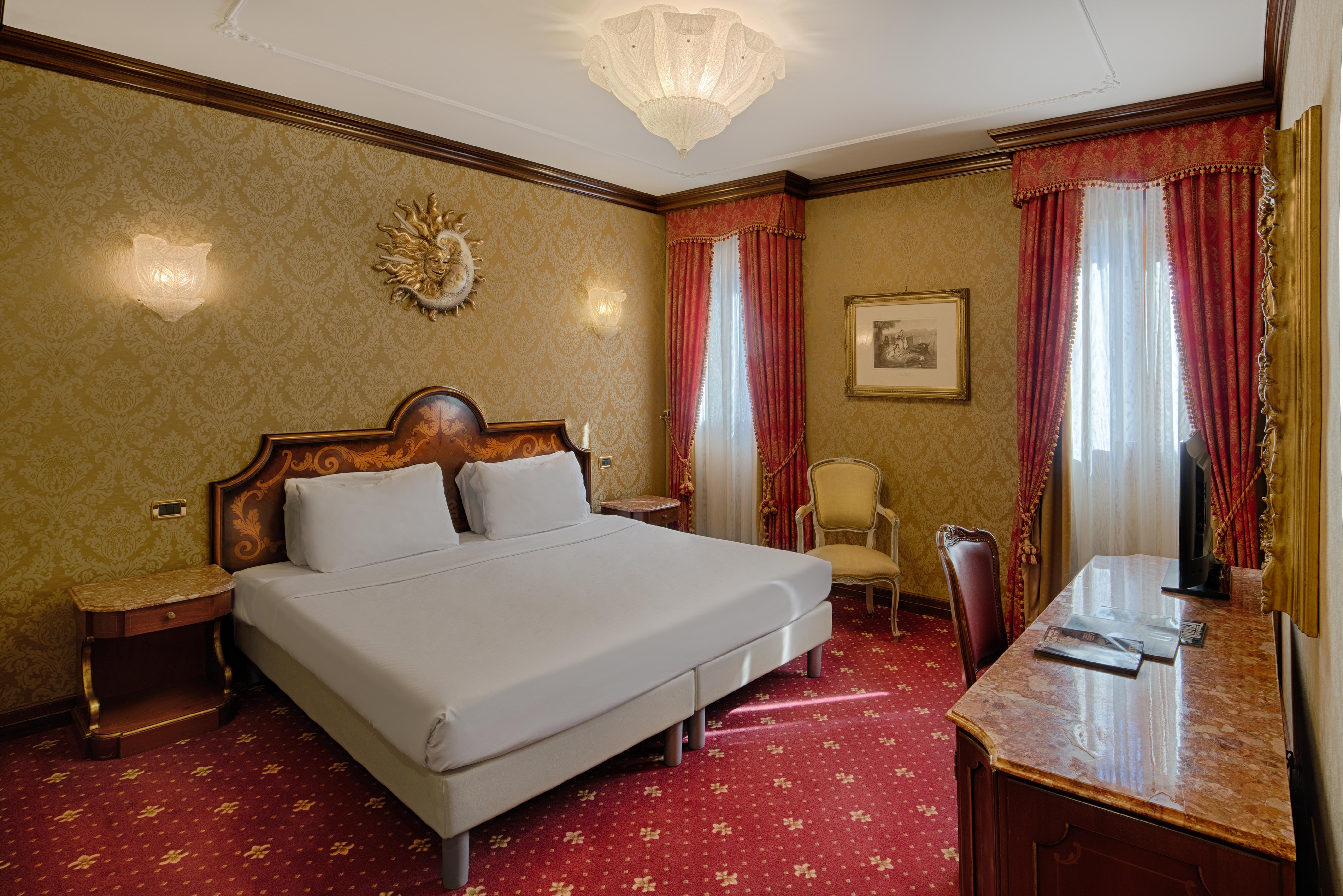 Hotel NH Venezia Santa Lucia Esterno foto