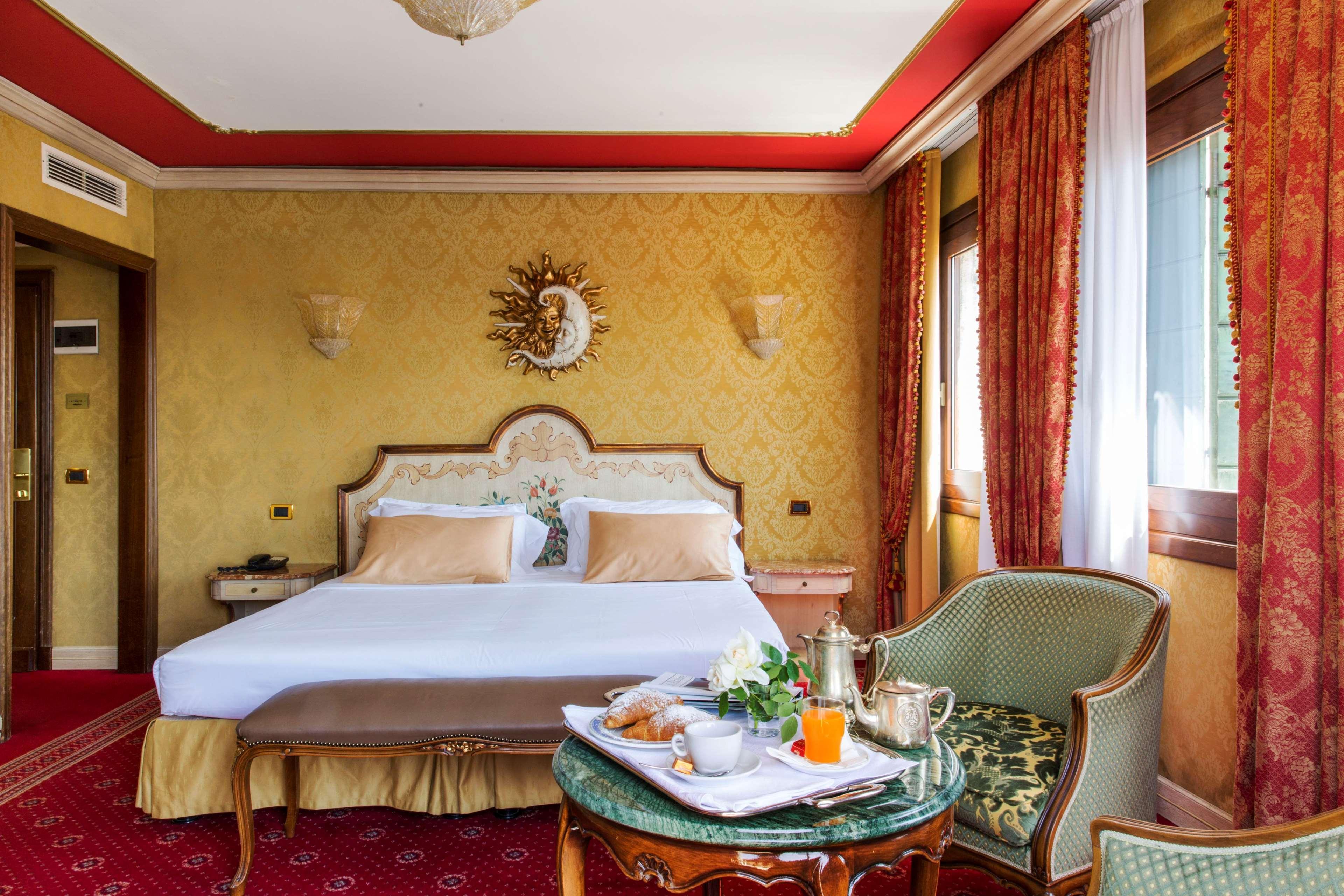 Hotel NH Venezia Santa Lucia Esterno foto