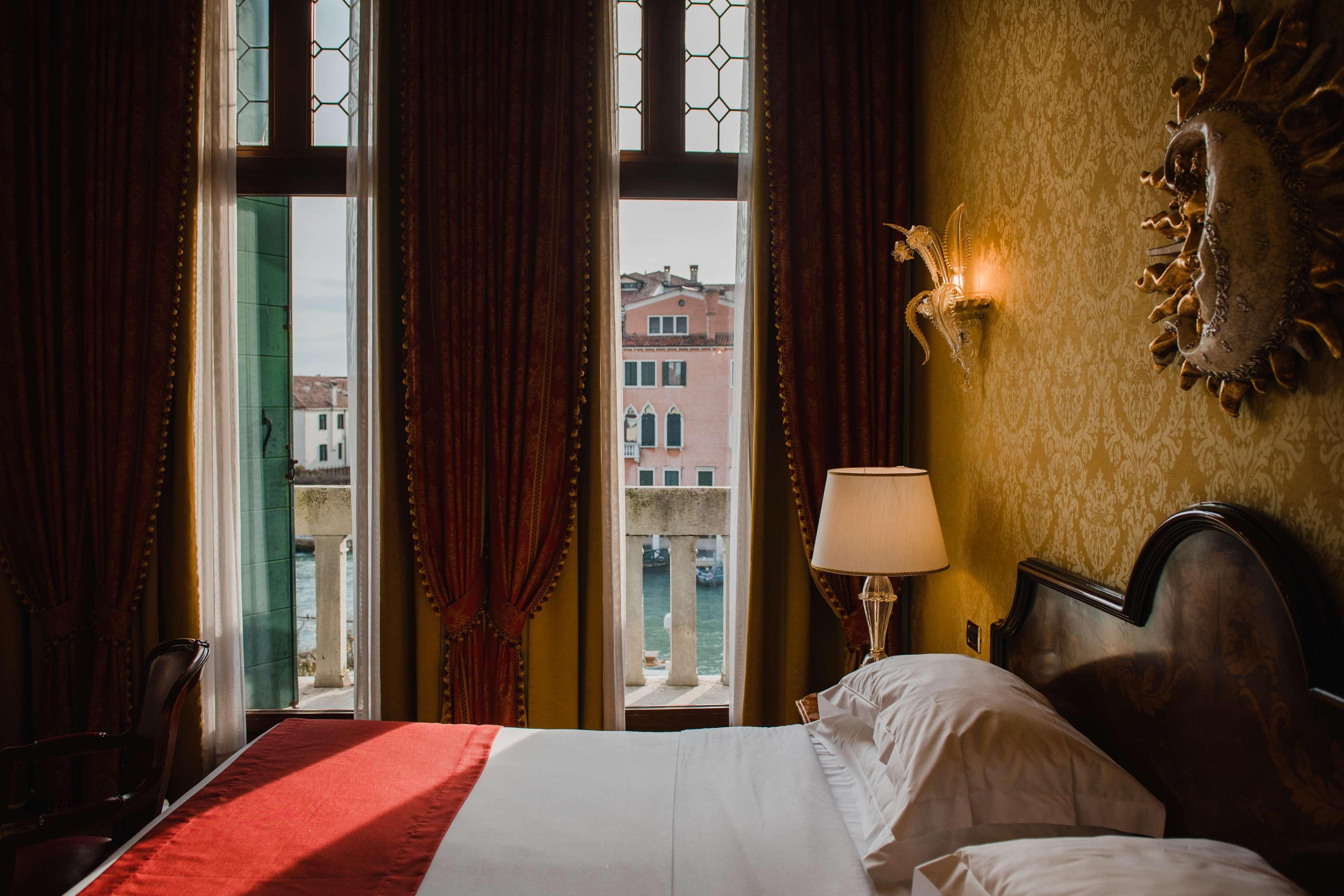 Hotel NH Venezia Santa Lucia Esterno foto