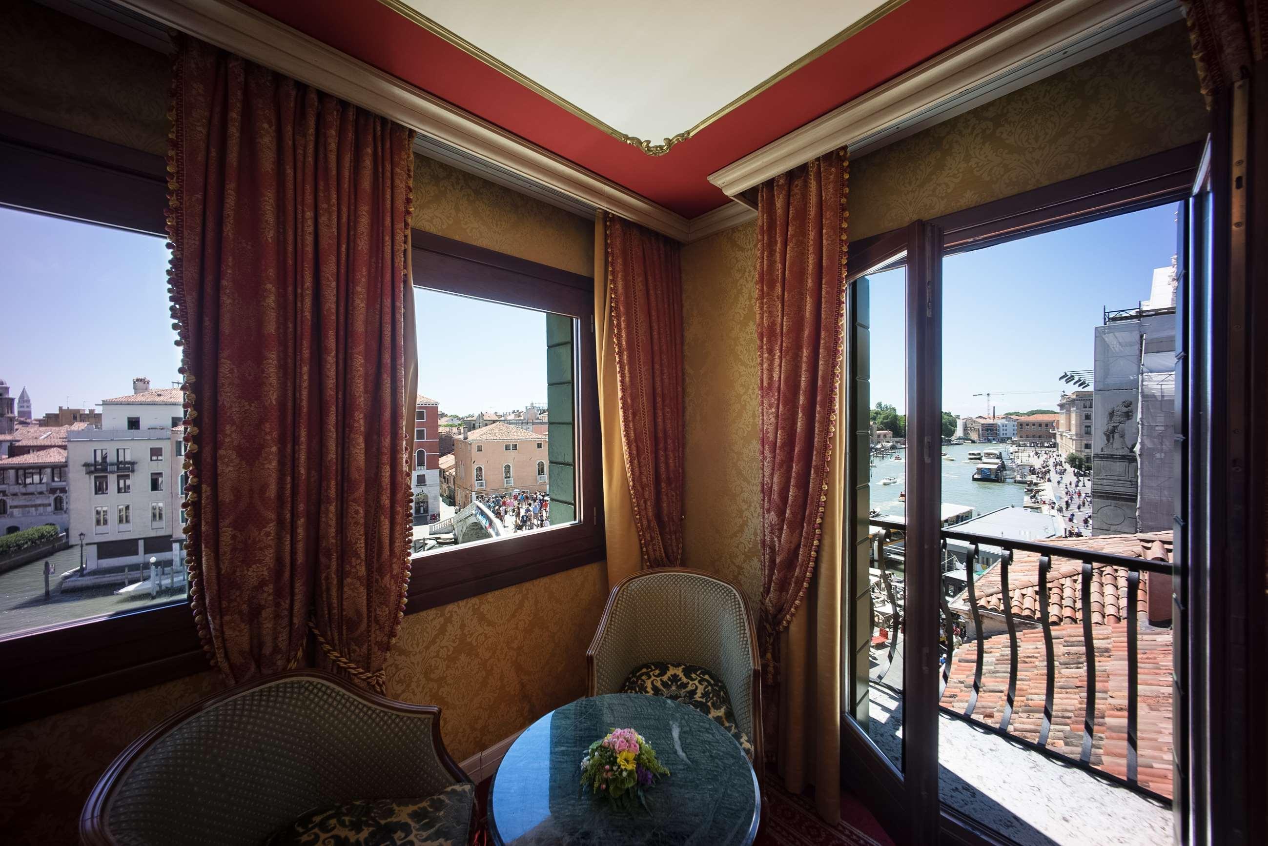 Hotel NH Venezia Santa Lucia Esterno foto