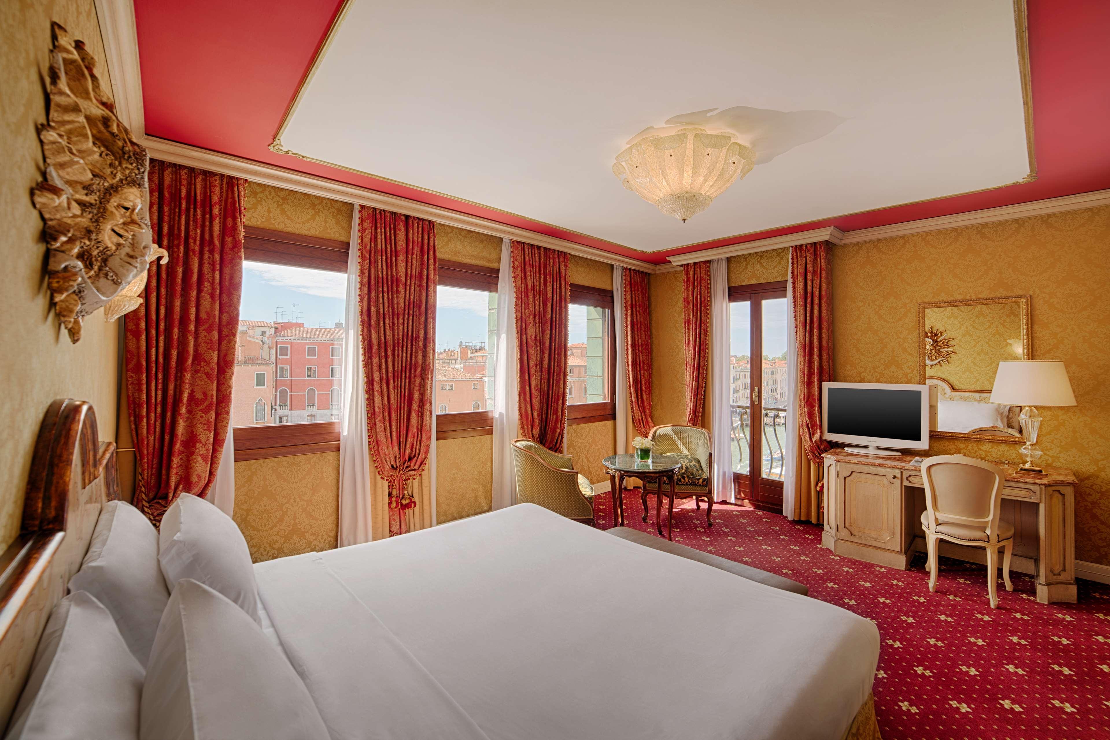 Hotel NH Venezia Santa Lucia Esterno foto