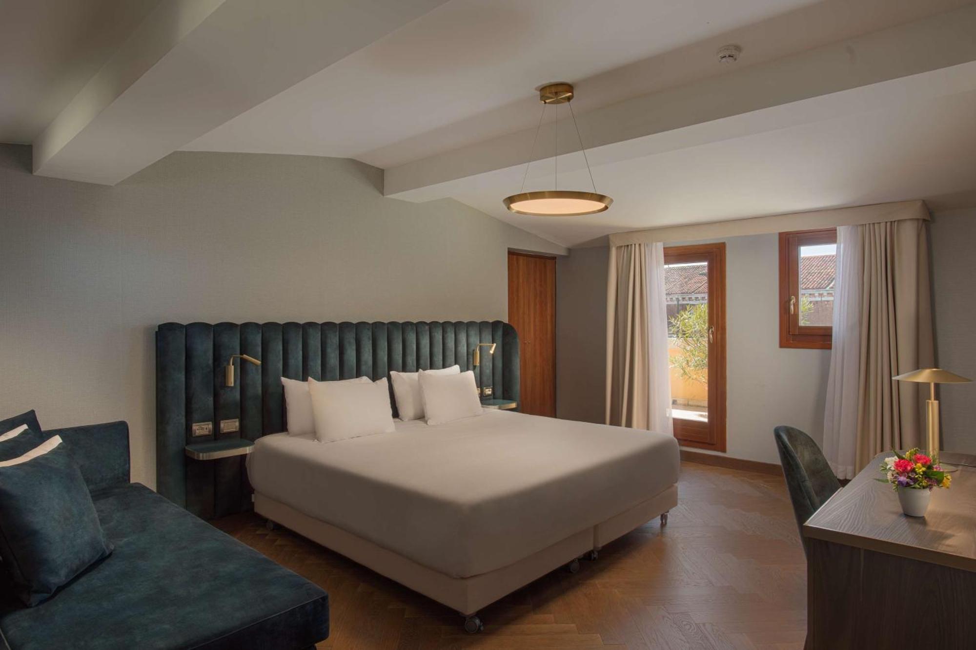 Hotel NH Venezia Santa Lucia Esterno foto