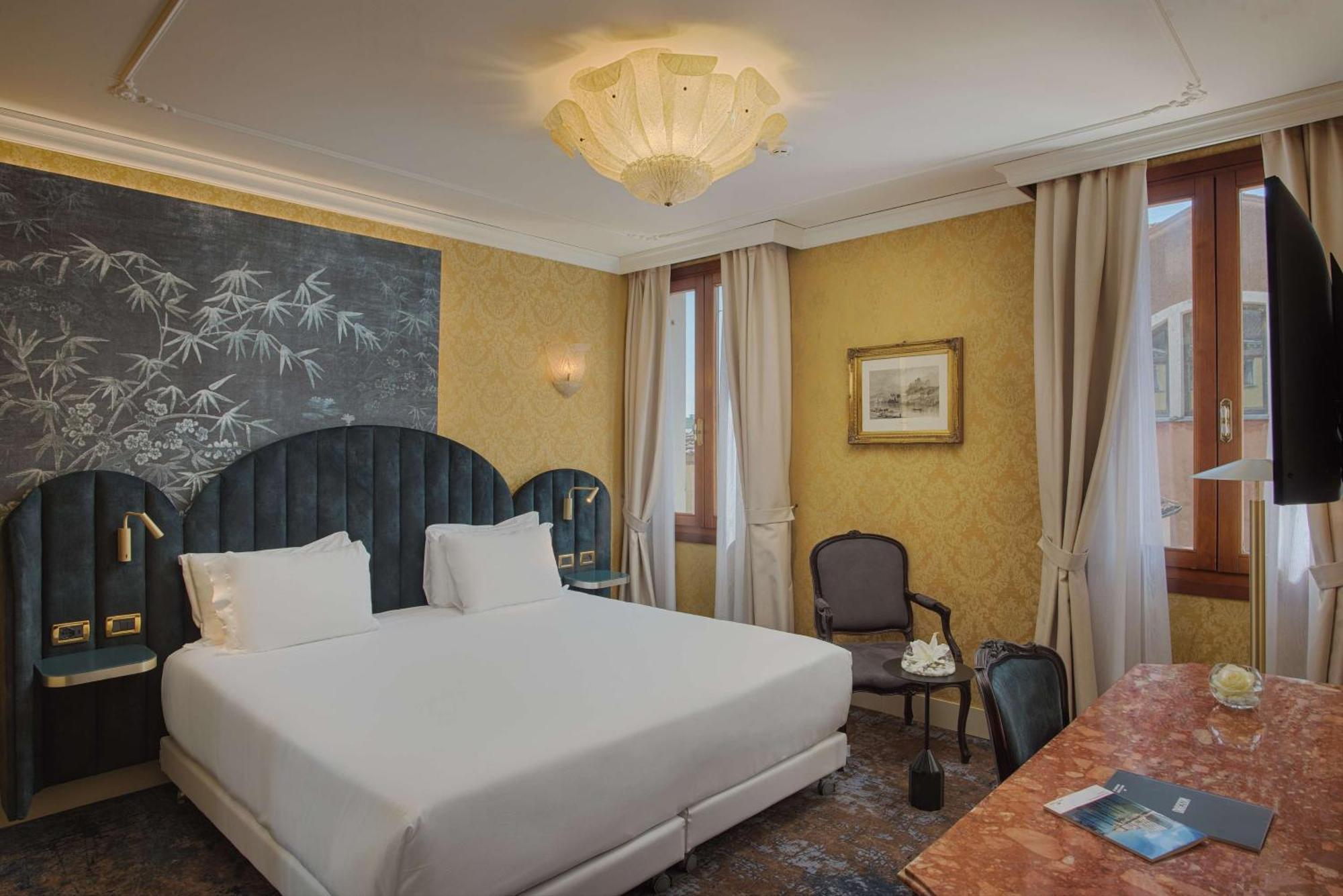 Hotel NH Venezia Santa Lucia Esterno foto