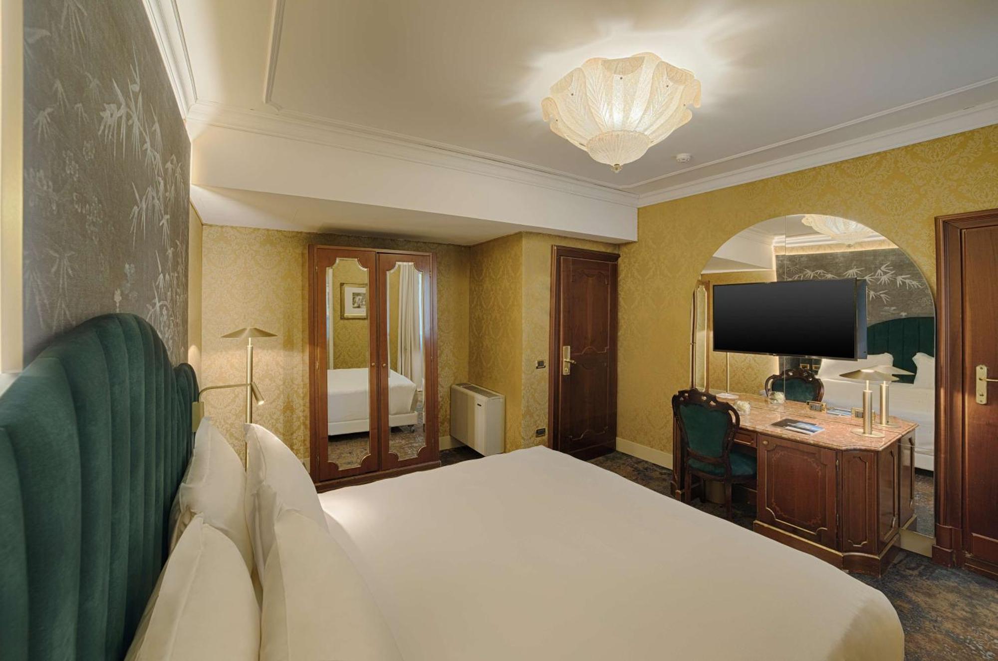 Hotel NH Venezia Santa Lucia Esterno foto