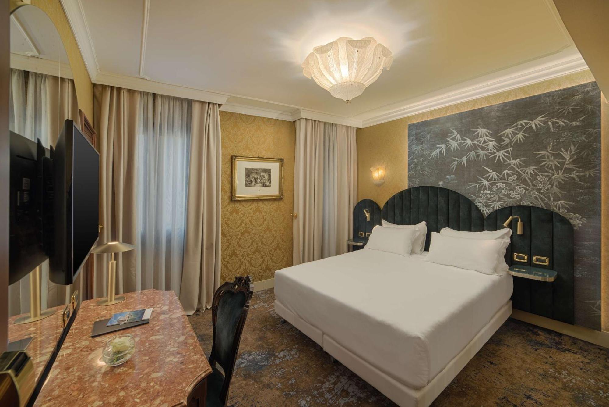Hotel NH Venezia Santa Lucia Esterno foto
