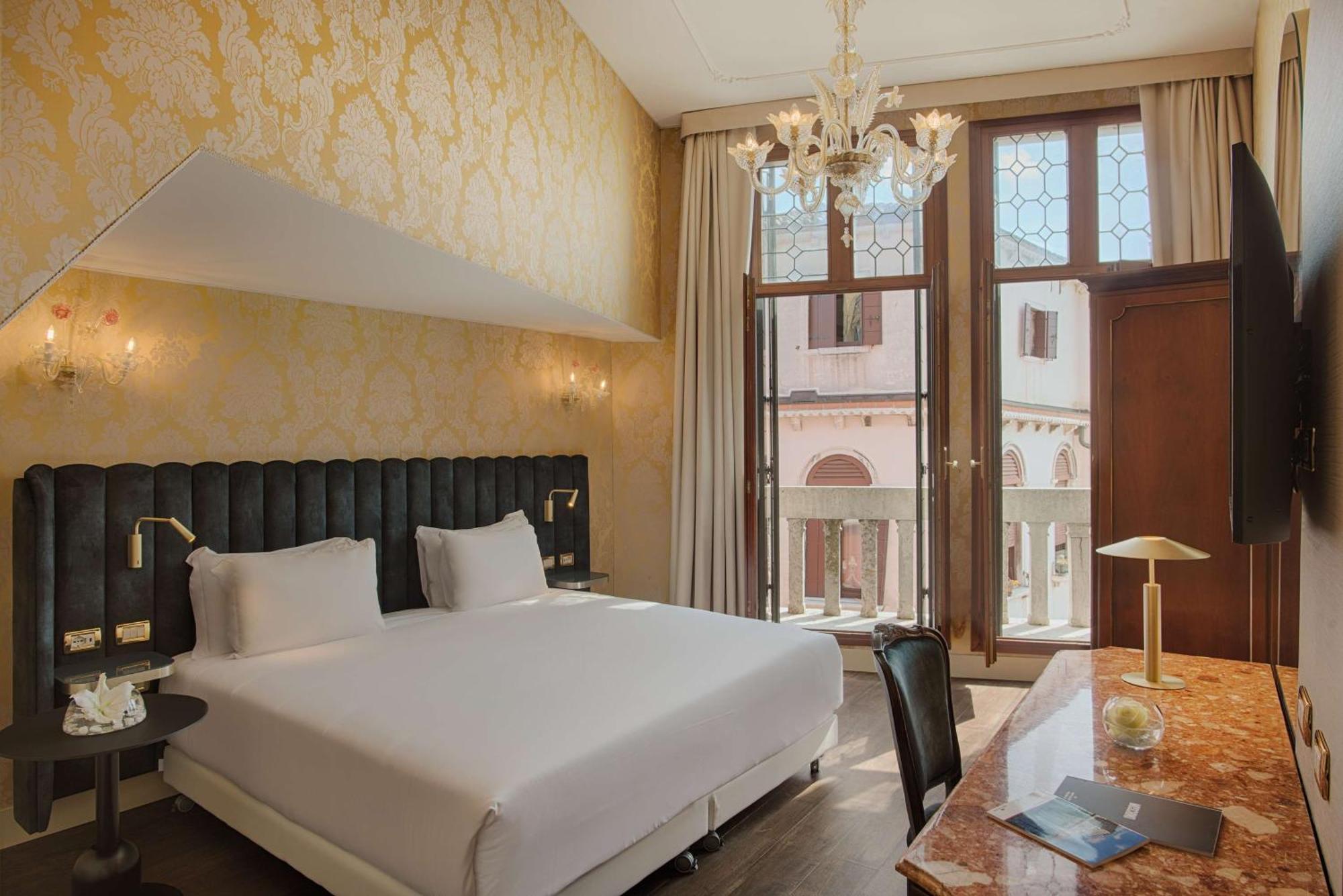 Hotel NH Venezia Santa Lucia Esterno foto