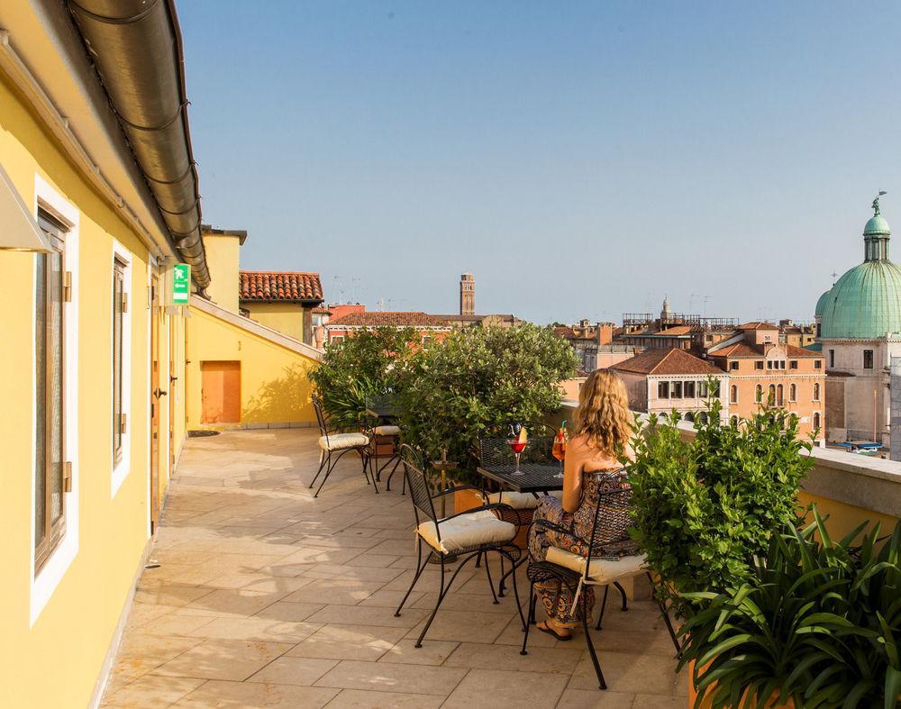Hotel NH Venezia Santa Lucia Esterno foto