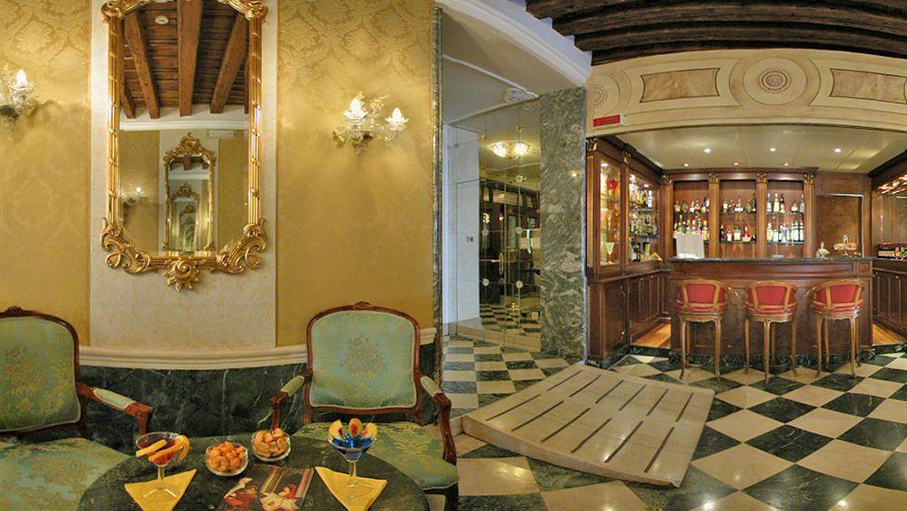 Hotel NH Venezia Santa Lucia Esterno foto
