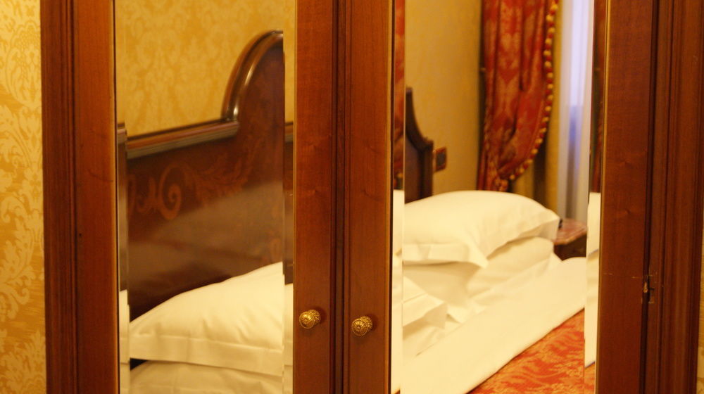 Hotel NH Venezia Santa Lucia Esterno foto