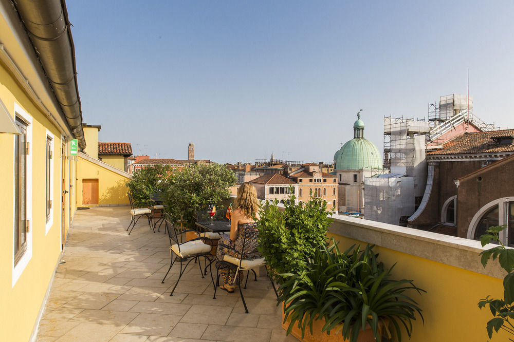 Hotel NH Venezia Santa Lucia Esterno foto