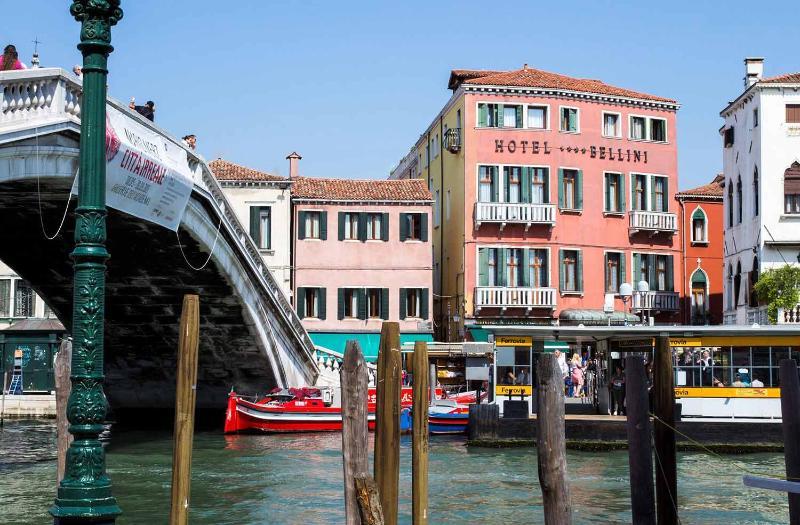 Hotel NH Venezia Santa Lucia Esterno foto