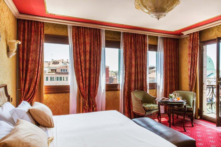 Hotel NH Venezia Santa Lucia Esterno foto