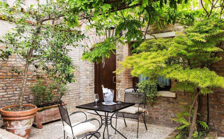 Hotel NH Venezia Santa Lucia Esterno foto
